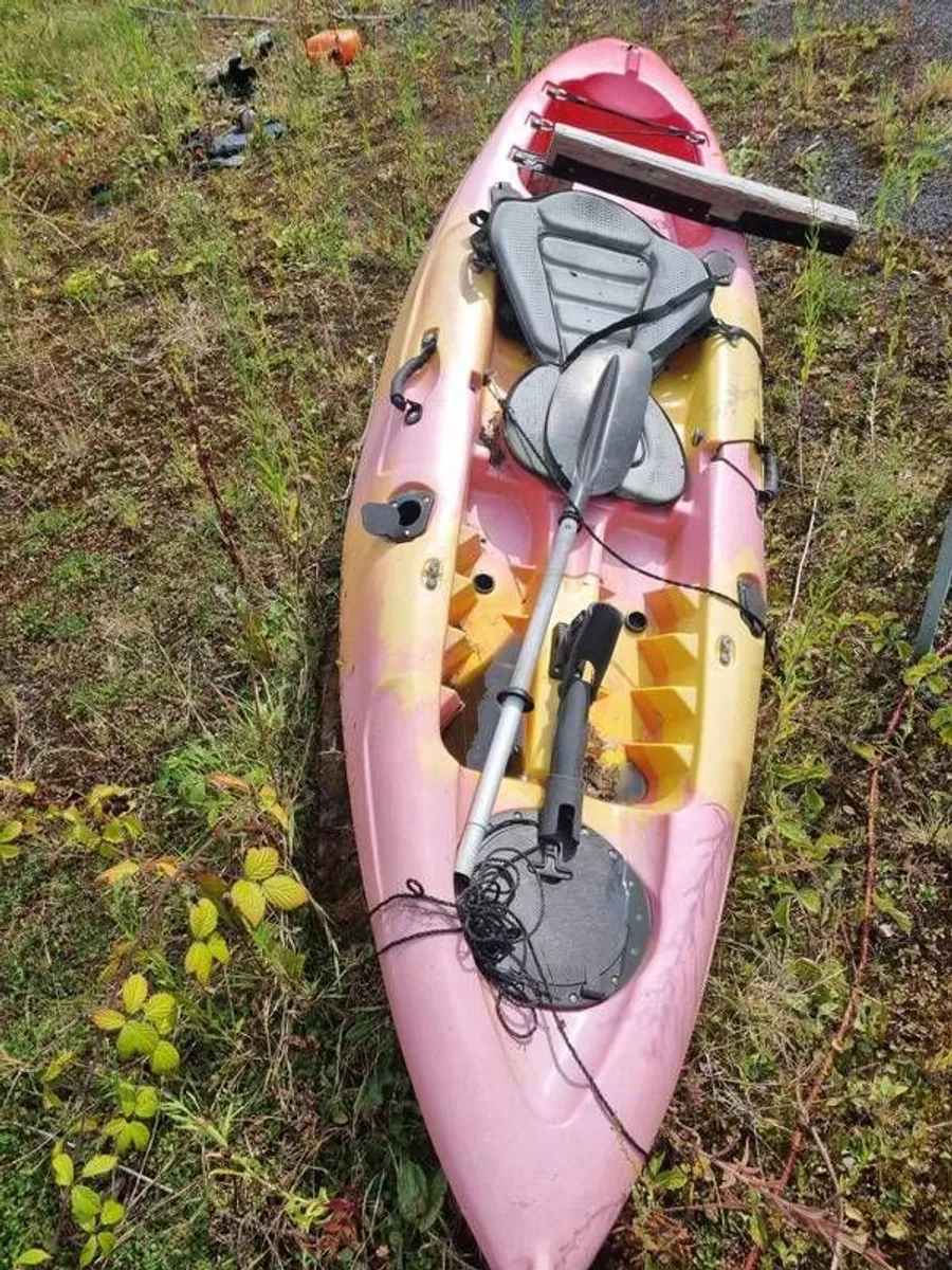 Kayak + 3.2 HP engine outboard - Image 1