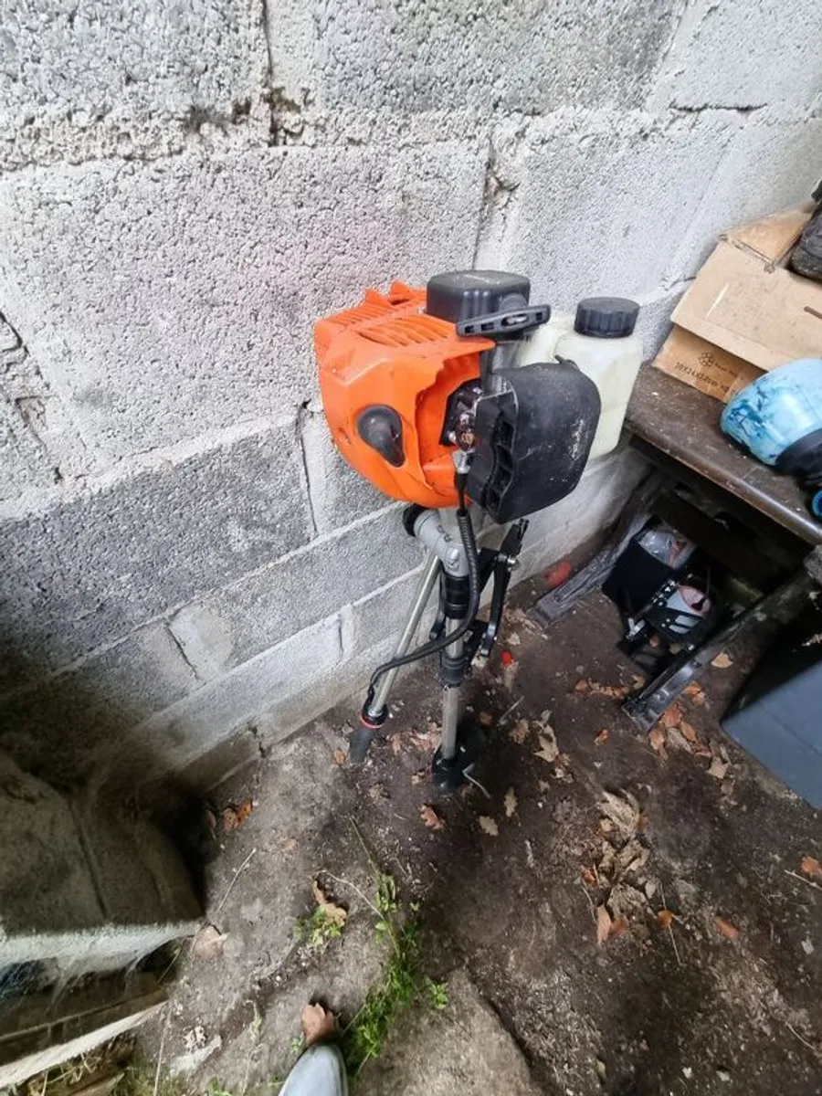 Kayak + 3.2 HP engine outboard - Image 3