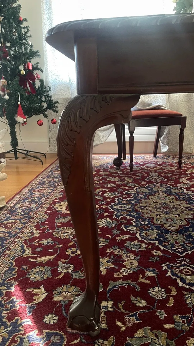 Extendable Mahogany Dining table and 6 chairs - Image 4