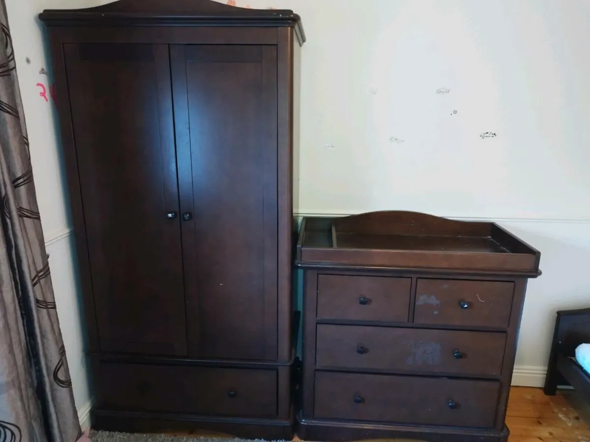 Nursery room set. Cot/bed, wardrobe, draw unit - Image 2