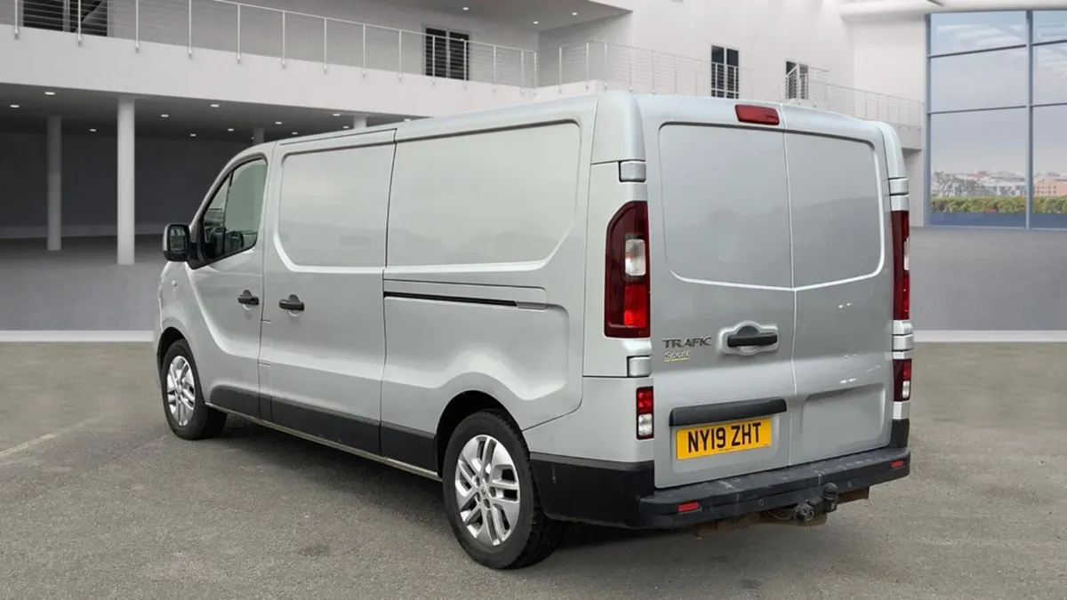 OUTSTANDING 2019 RENAULT TRAFIC 1.6 120 BHP SPORT - Image 3