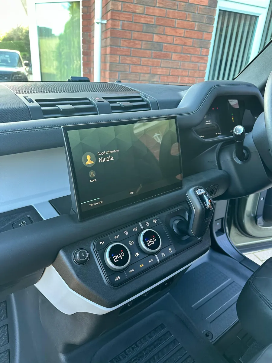 VAT Q - LAND ROVER DEFENDER 3.0 D250 HARD TOP HSE - Image 4