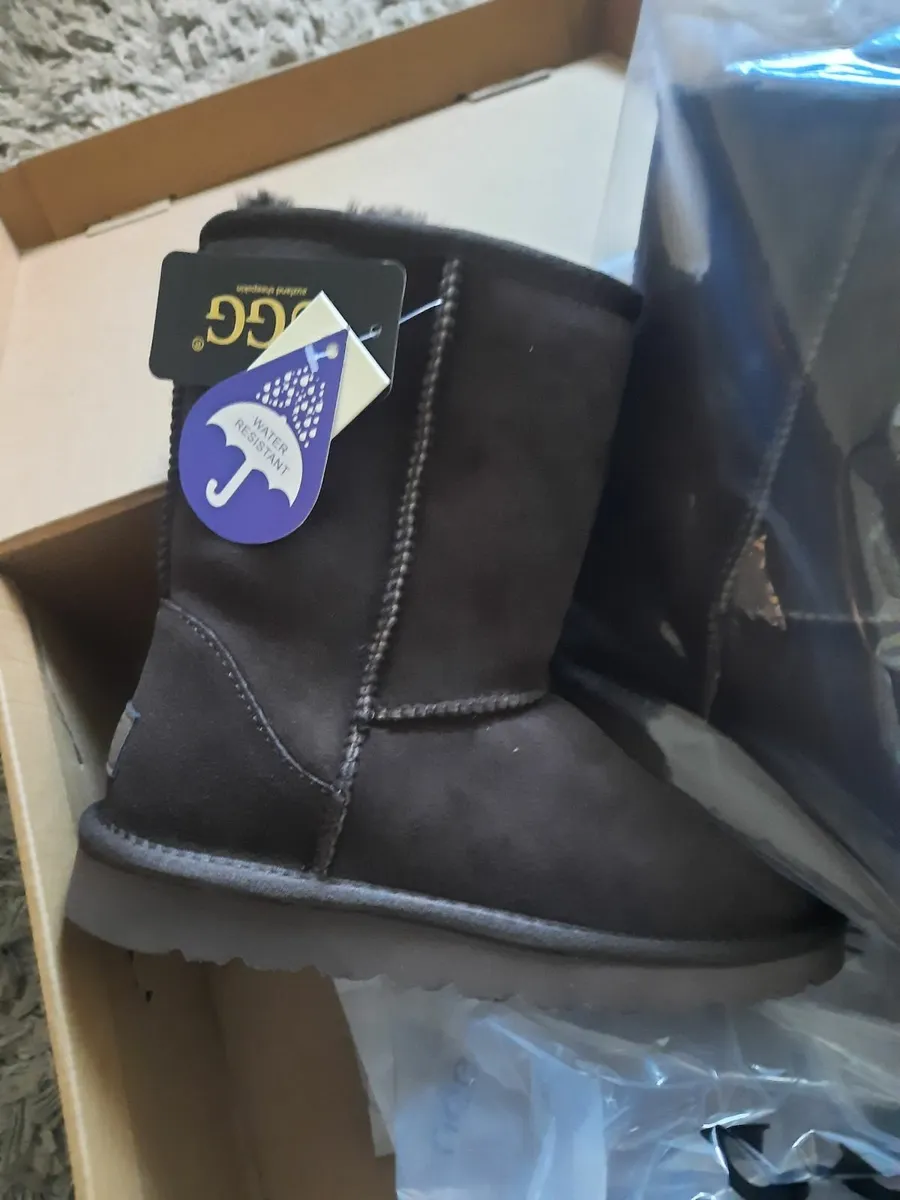 Ugg Short chocolate brown boots - Image 1