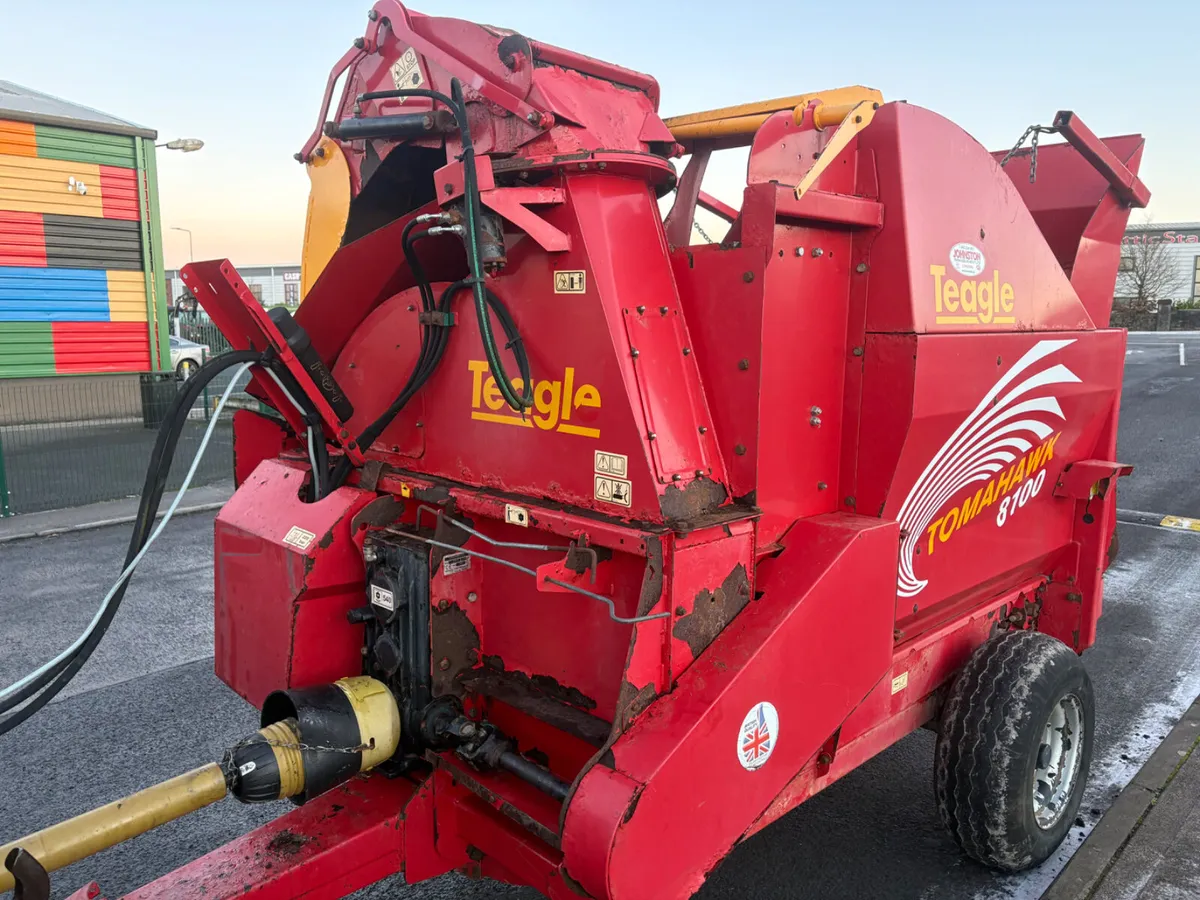 2012 Teagle 8100 Silage Feeder & Straw blower - Image 1