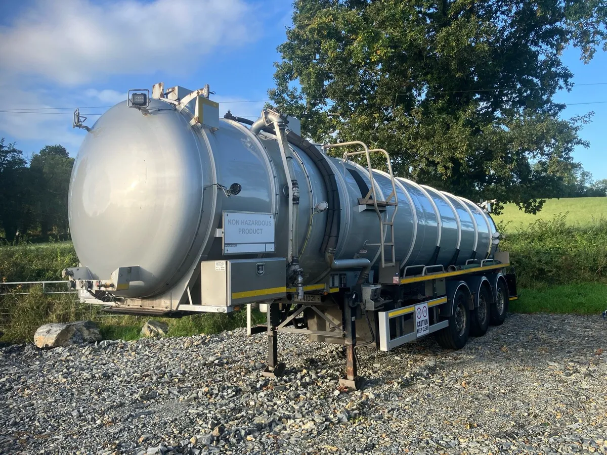 Whale vacuum tanker - Image 2