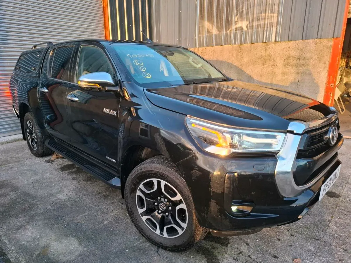 HILUX INVINCIBLE 2.8 AUTO  6 MONTHS WARRANTY - Image 3