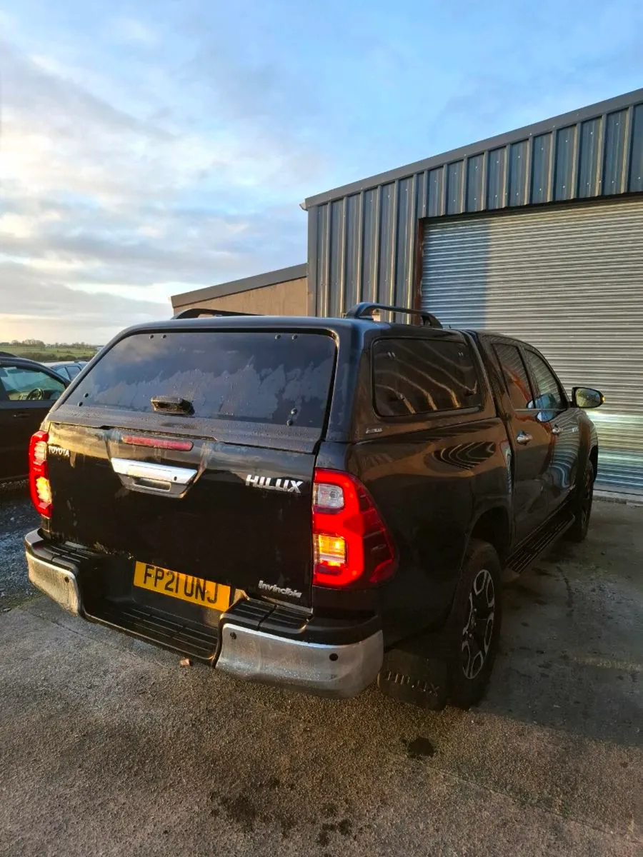HILUX INVINCIBLE 2.8 AUTO  6 MONTHS WARRANTY - Image 4