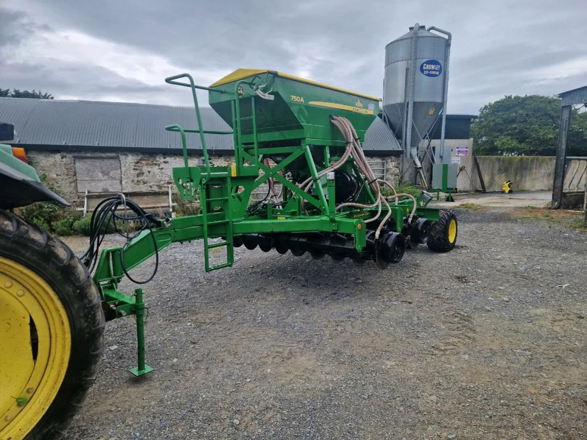 John Deere 750a - Image 1