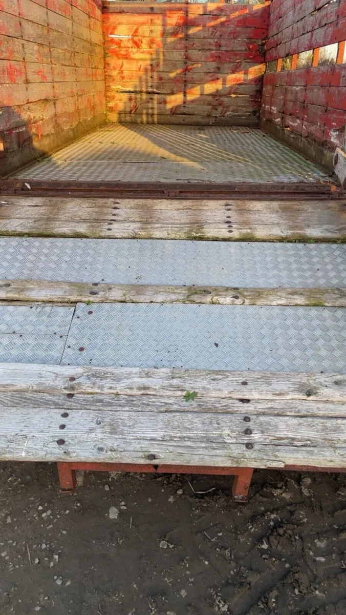 Cattle box - Image 2