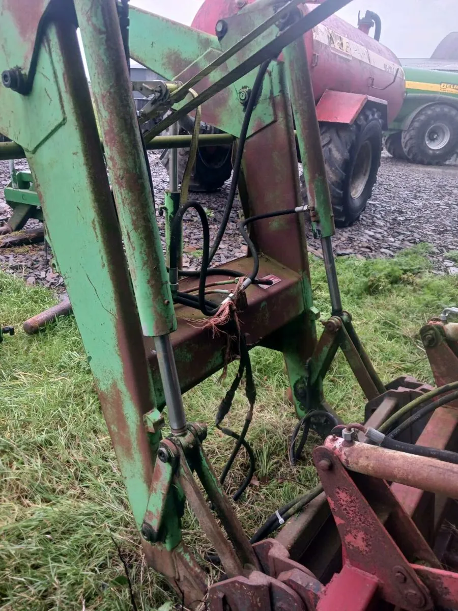 Tractor loader - Image 1