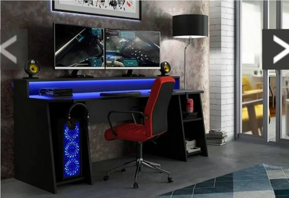 Large gaming desk - Image 1