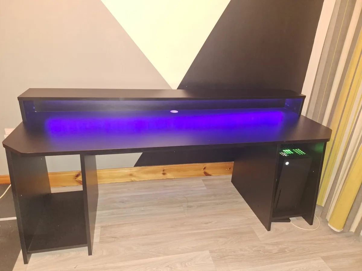 Large gaming desk - Image 2