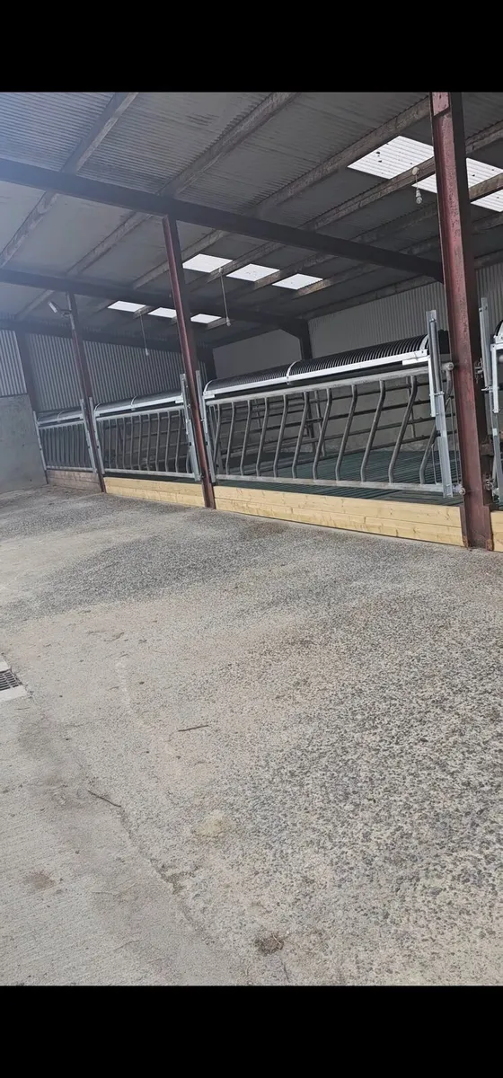 Swing Down Troughs, Fully Galvanised with Springs - Image 3