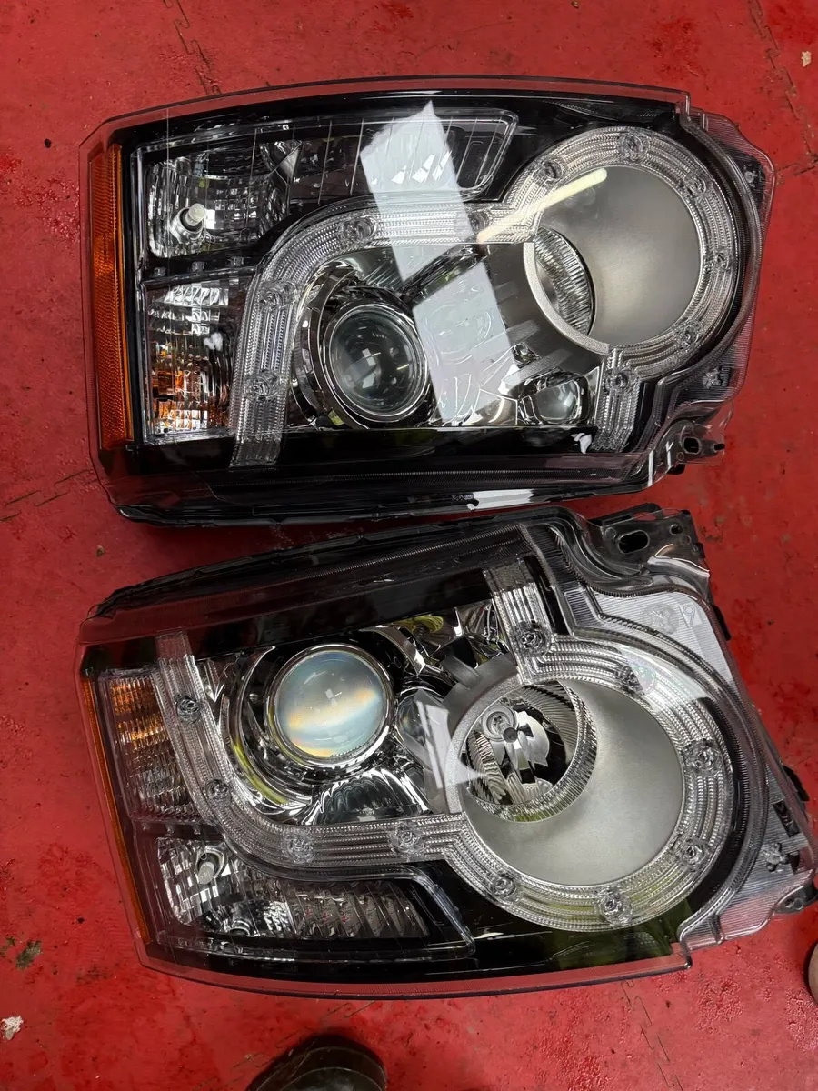 Unused Land Rover Discovery 2014 Headlights - Image 1