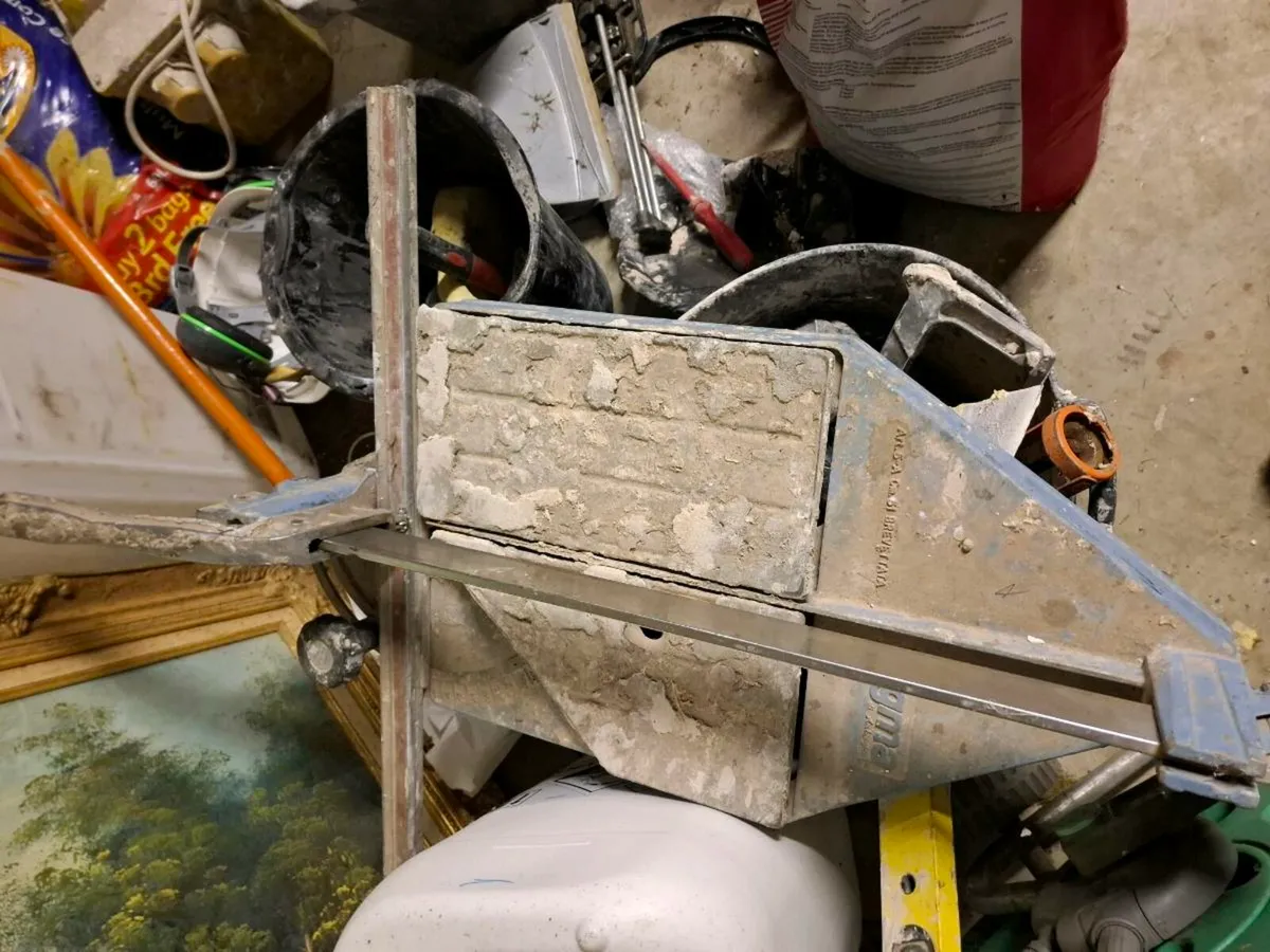 Tiling equipment - Image 1