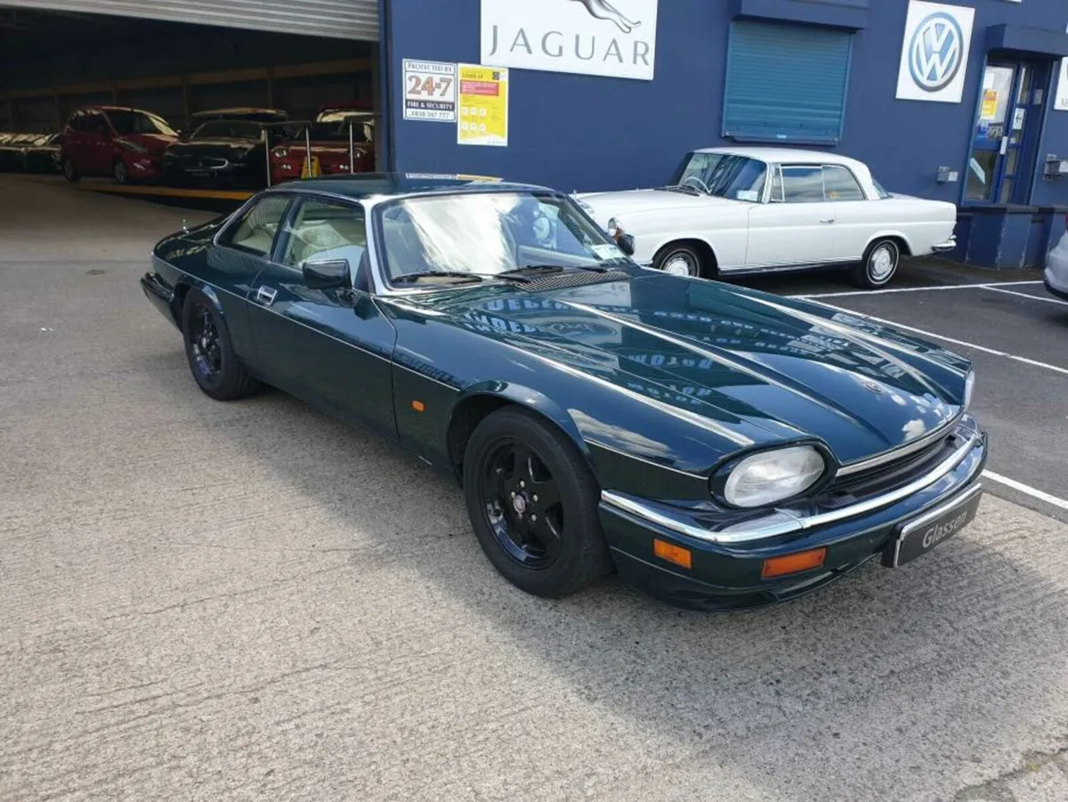 Jaguar XJ 4.0// STUNNING FINISHED IN BRITISH RACIN - Image 2