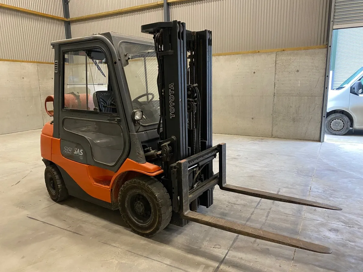 Forklift Toyota - Image 1