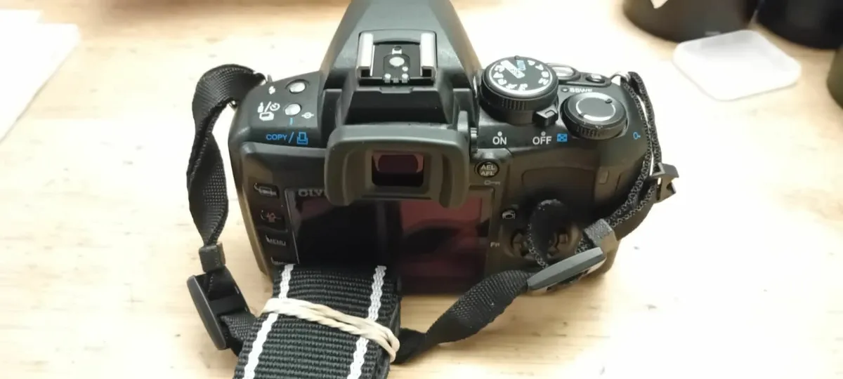 Olympus E450 Digital SLR Camera (Mint Condition) - Image 4