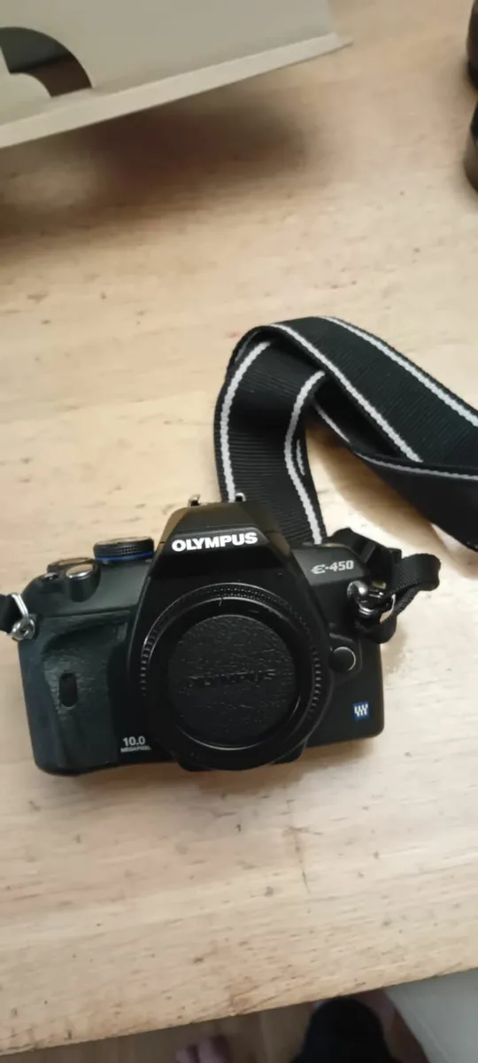 Olympus E450 Digital SLR Camera (Mint Condition) - Image 1