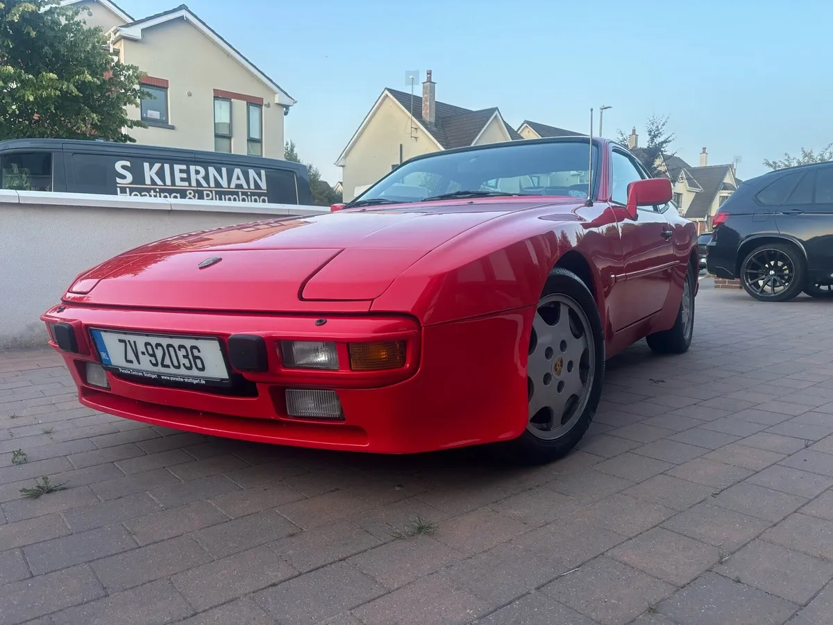 Porsche 944 - Image 2