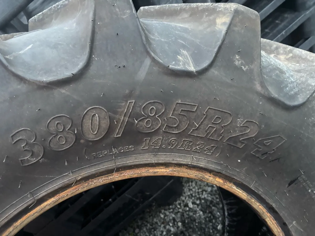 1 x AGRIMAX 380 / 85 R24 ( As new ) - Image 2