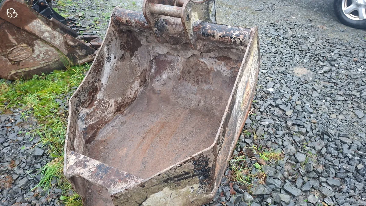 Strickland concrete bucket on 65mm pins - Image 1