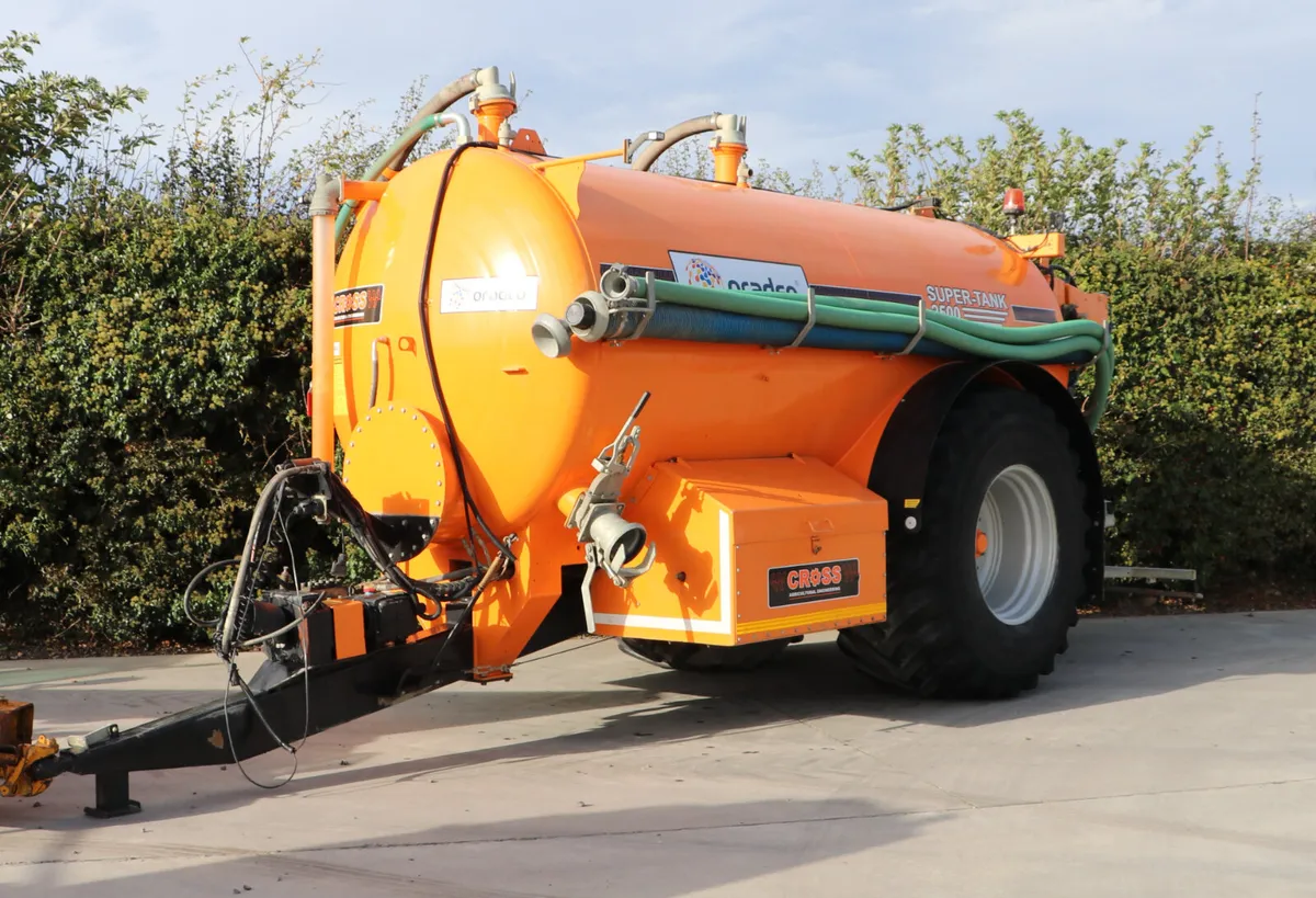 2500 Split Tanker - Road Wash - Dust Suppression - Image 2