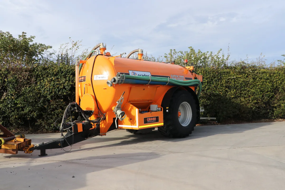 2500 Split Tanker - Road Wash - Dust Suppression - Image 1