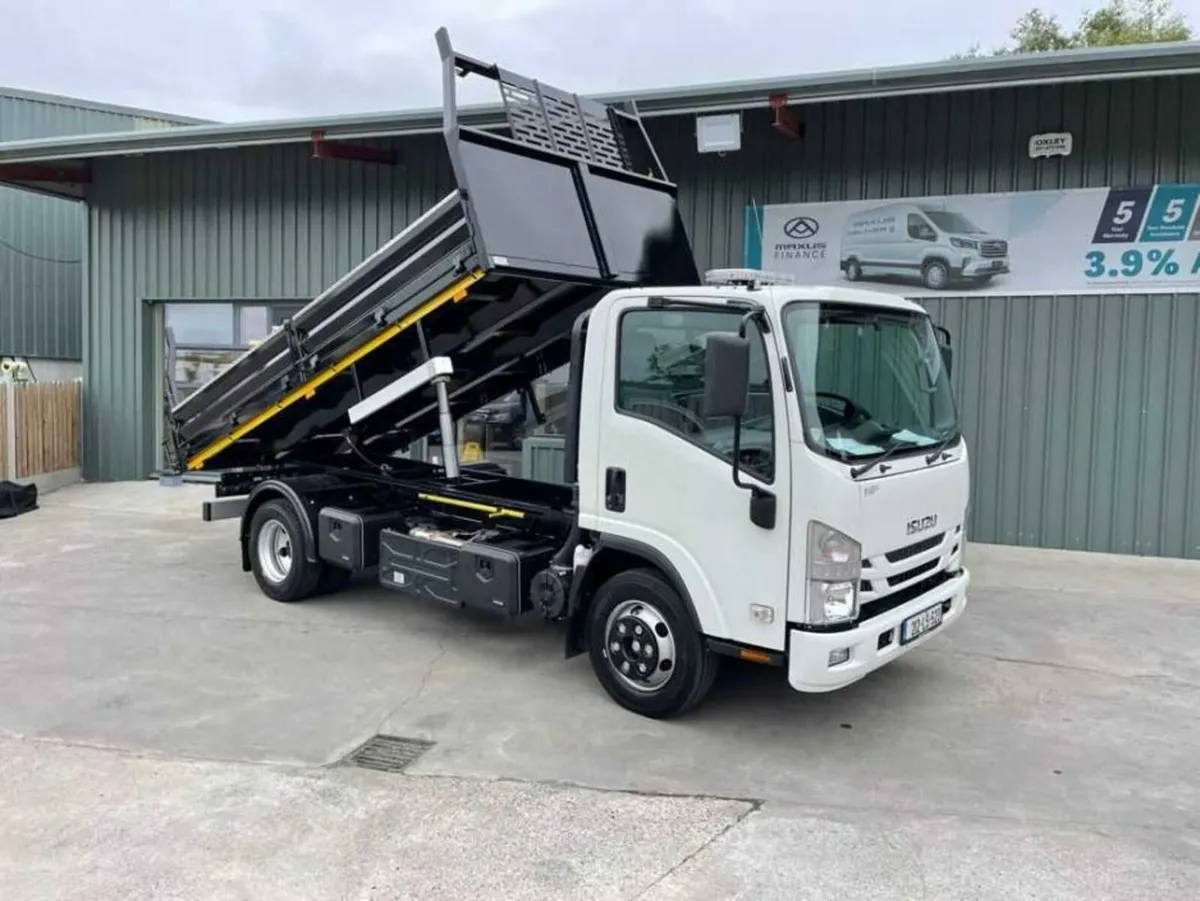 Isuzu N-Series 3.0       7.5t TIPPER TRUCK - Image 1