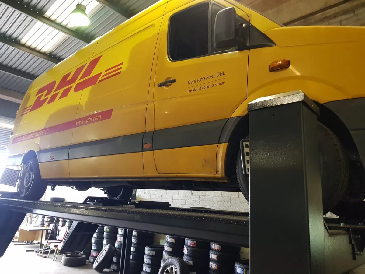 Wheel alignment & 4 post lift - Image 1