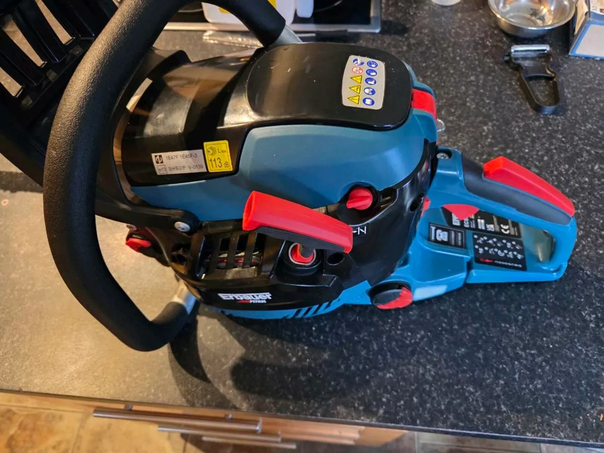 Chain Saw - Petrol - Brand NEW - Image 2