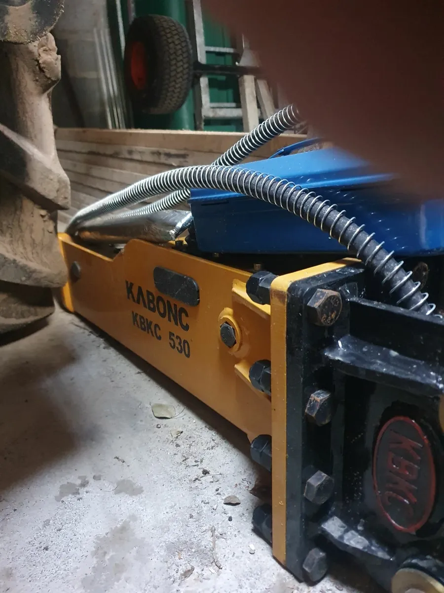 New unused silenced breaker to suit 2.5 to 4 ton - Image 1