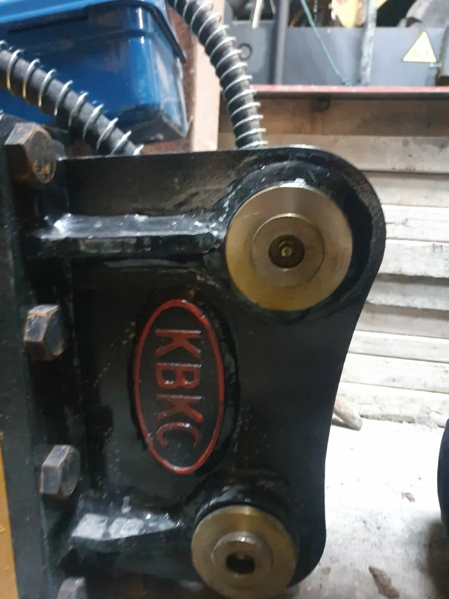 New unused silenced breaker to suit 2.5 to 4 ton - Image 3