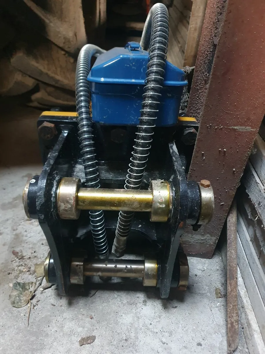 New unused silenced breaker to suit 2.5 to 4 ton - Image 4