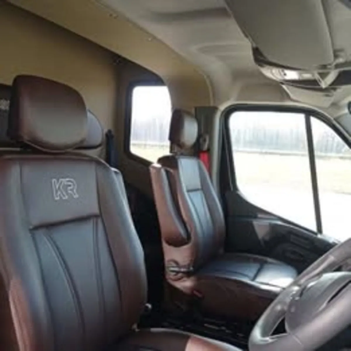 2026 New Renault master 180 bhp automatic - Image 4