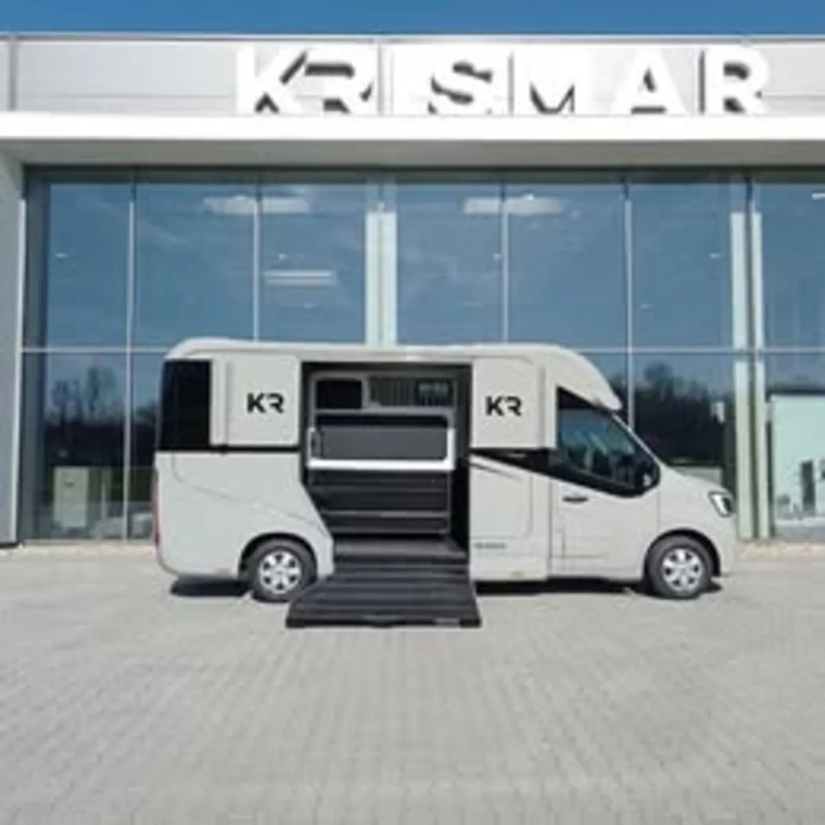 2026 New Renault master 180 bhp automatic - Image 3