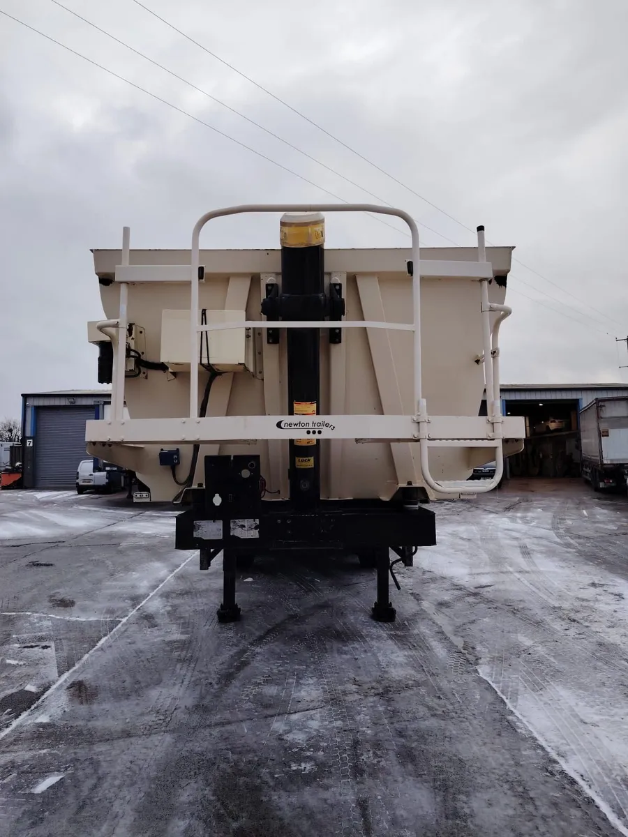 2017 Steel Aggregate Tipping Trailer auto cover - Image 2