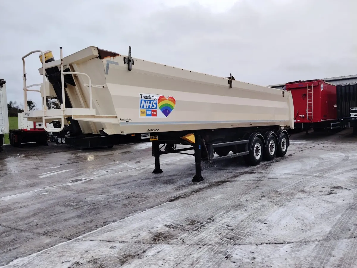 2017 Steel Aggregate Tipping Trailer auto cover - Image 1