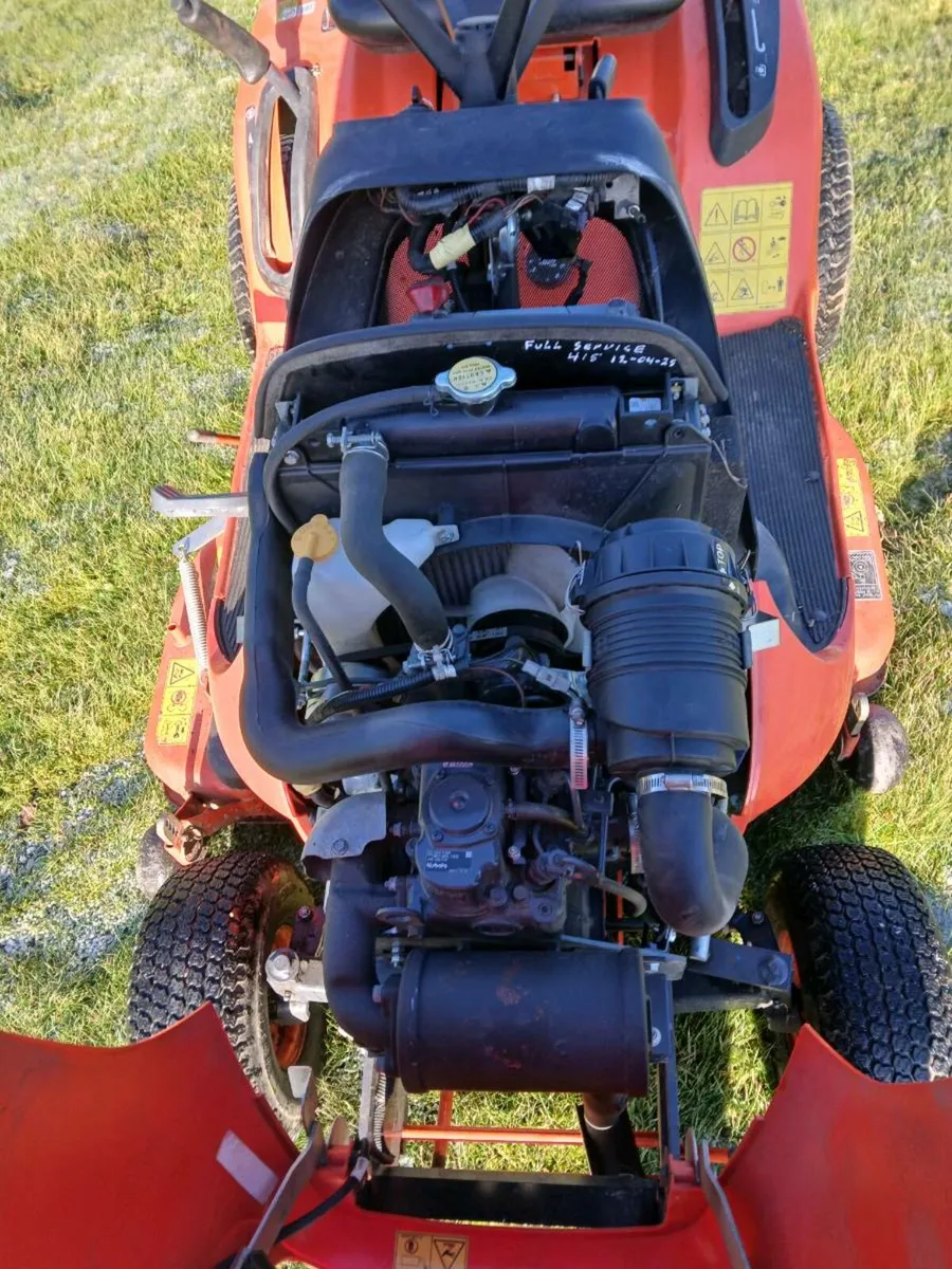 Ride on lawnmower - Image 1