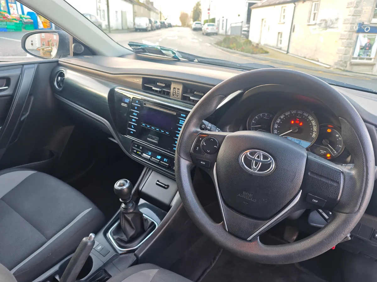 Toyota Auris 2016 1.4D - Image 4