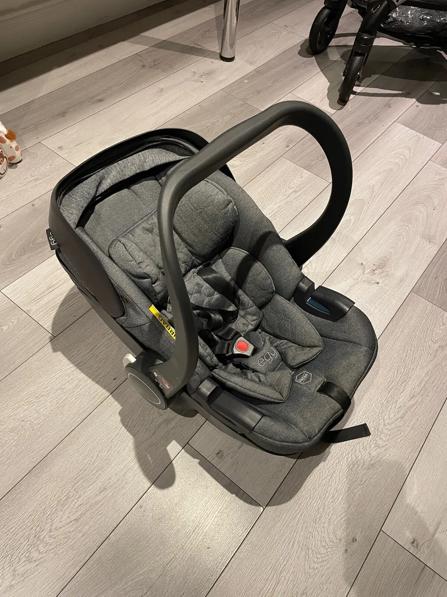 EGG 2 stroller, carrycot and car seat - Image 3