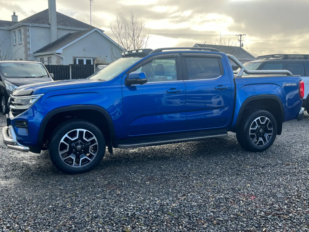 242 VOLKSWAGEN AMAROK STYLE *AS NEW* - Image 3