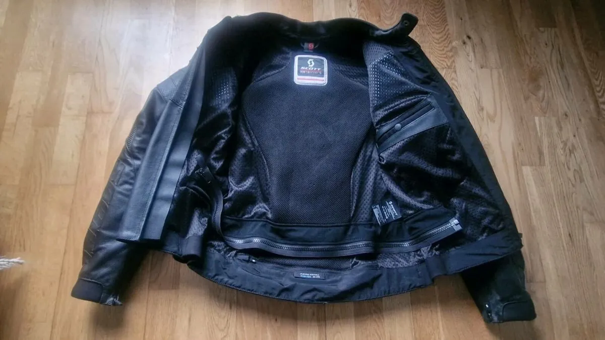 Motorcycle Jacket/suit/boots/gloves & helmet - Image 4