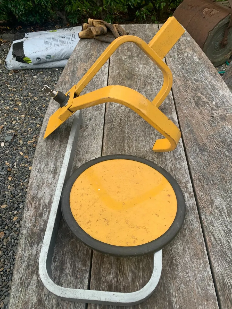 Wheel Clamp (suit trailer security) - Image 2
