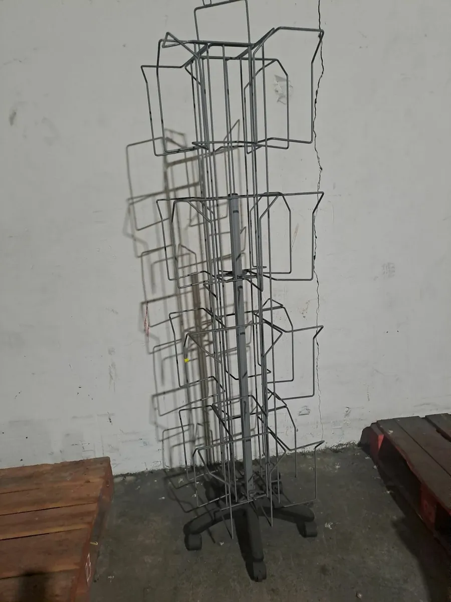 Swivel stands - Image 2