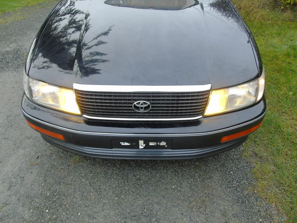 Toyota celsior ENGINE also BREAKING FOR PARTS - Image 1