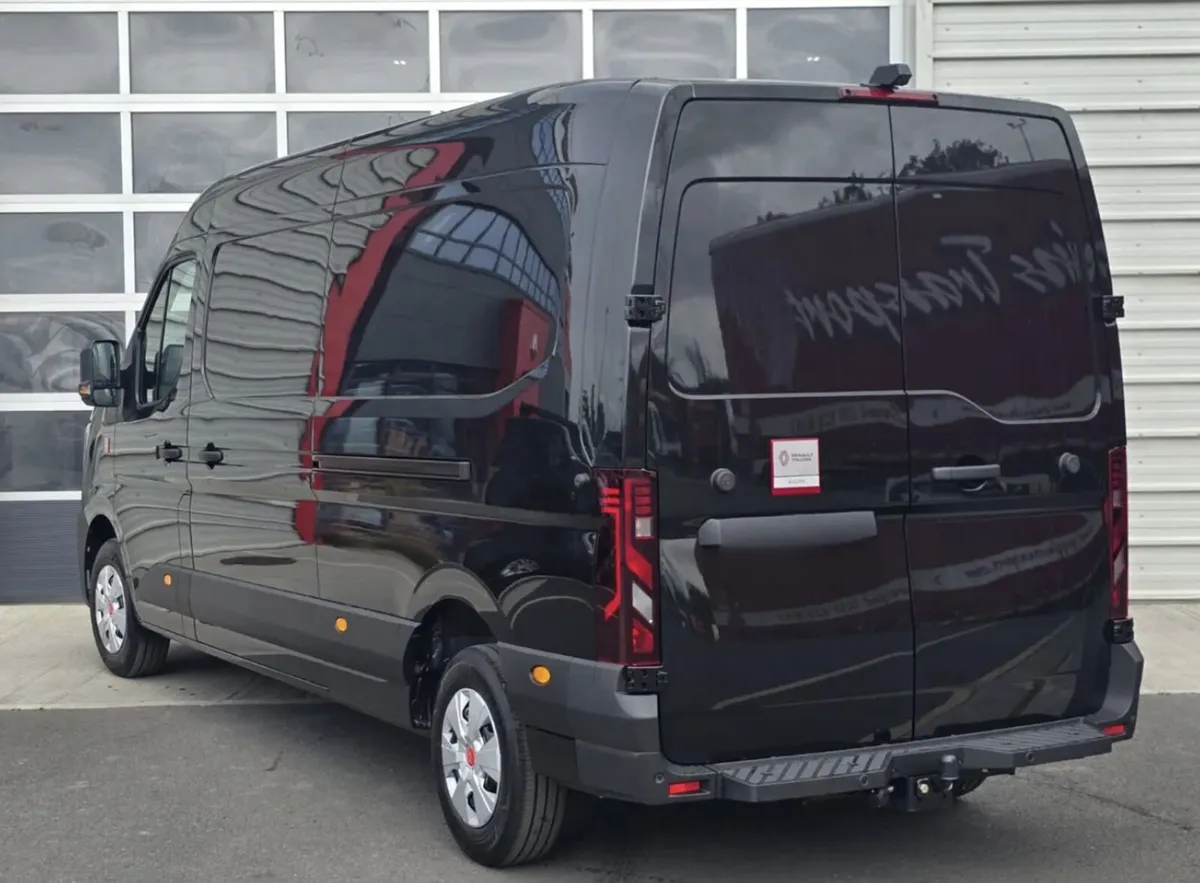 Master Red Edition L3H2 170BHP Auto - Image 4