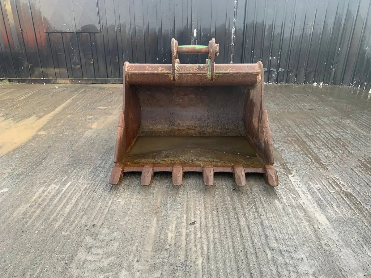 Digger Bucket - 4ft 6″ (80mm Pins) - Image 1