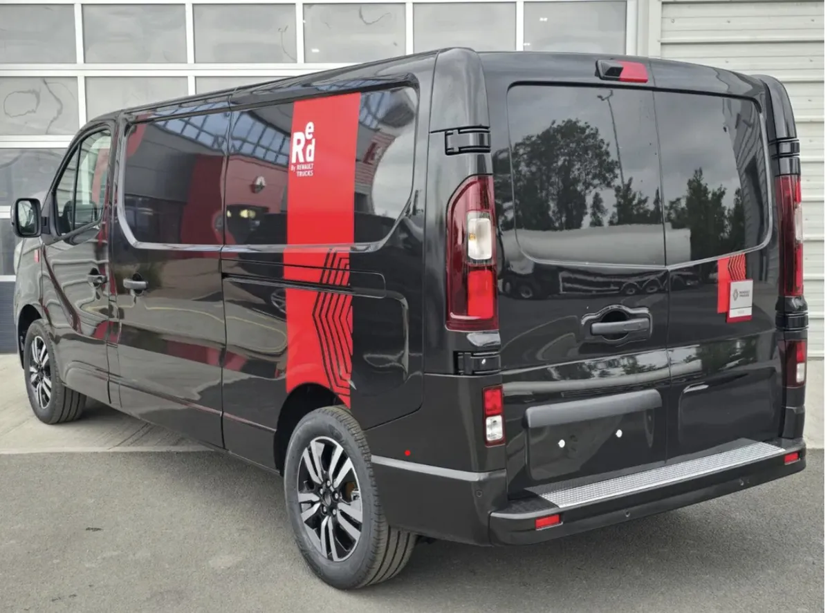Renault Traffic Exclusive 170BHP Auto Black - Image 2