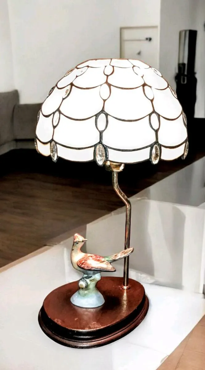 Lovely table lamp with glass shade - Image 1